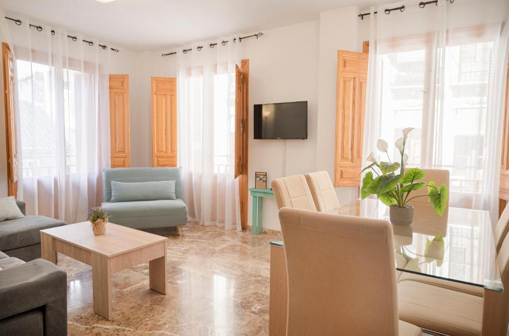 Salón de una unidad de ALHAMBRA.MESONES 4